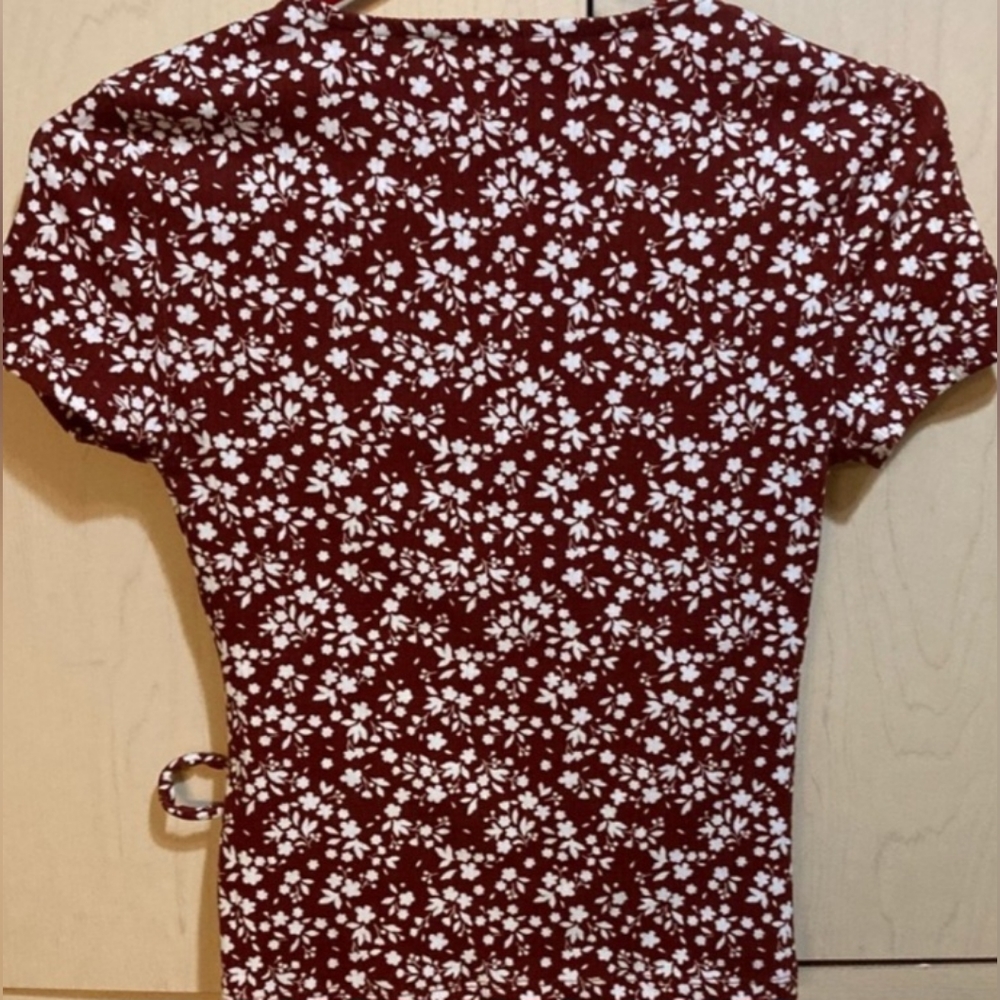 Womans Spring/Summer Top - Picture 3 of 5